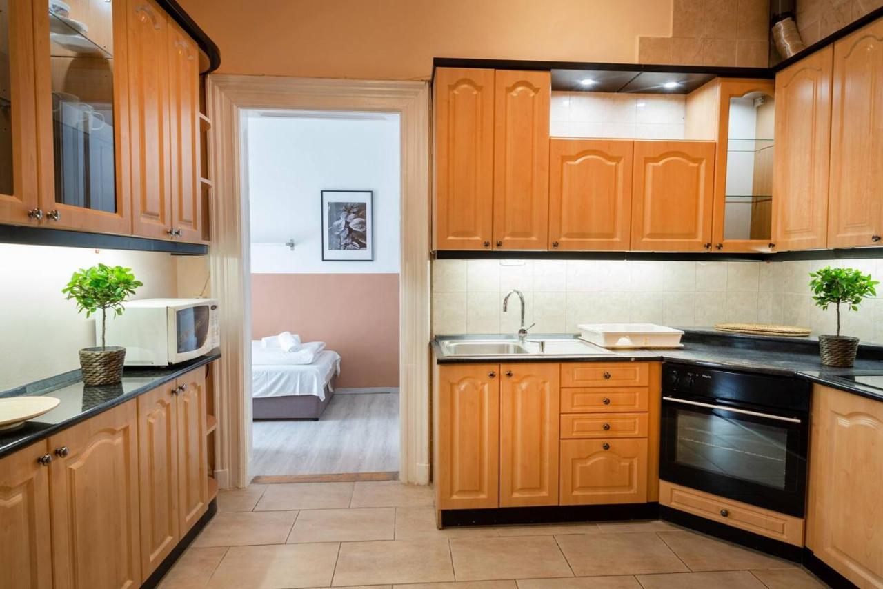 Central And Large Ac Home Away From Home Budapest Eksteriør billede
