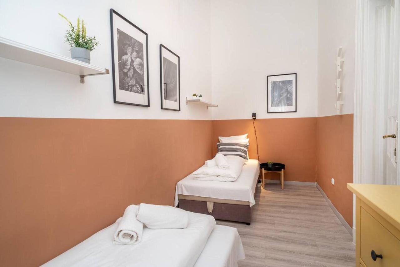 Central And Large Ac Home Away From Home Budapest Eksteriør billede